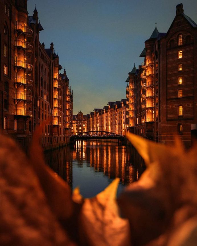 Breathtaking Street Photos of Hamburg by Boris and Sandro Erceg