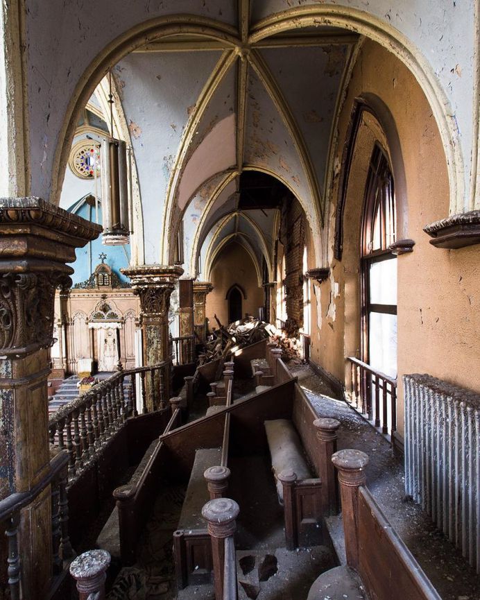 Jenn Brown Captures Gorgeous Abandoned Places in US