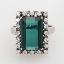 Ladies ring with fine blue-green tourmaline