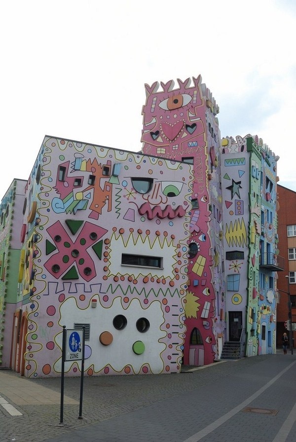 Brunswick in Germany Happy home Rizzo #art #architecture #bright buildings #exterior art