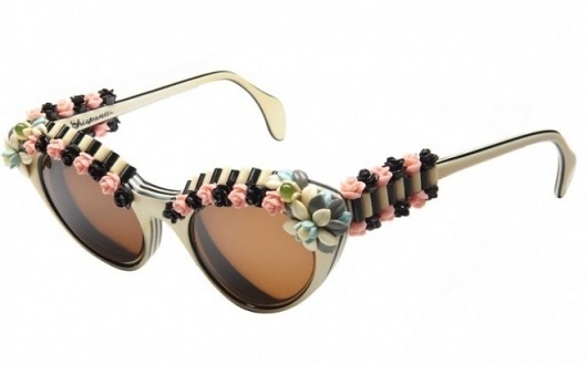 TODAY IS_ PRADA VINTAGE SUNGLASSES – NOSTALGIC . Vintage Clothing #sunglasses #roses #vintage #fashion #prada