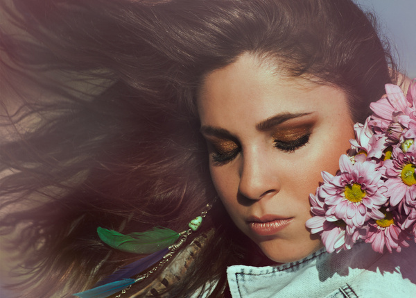 Elsa Maria #boho #makeup #feathers #hair #hippie #chic #flower