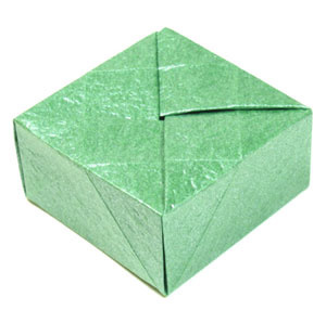 How to make a closed square origami box (http://www.origami-make.org/howto-origami-box.php)