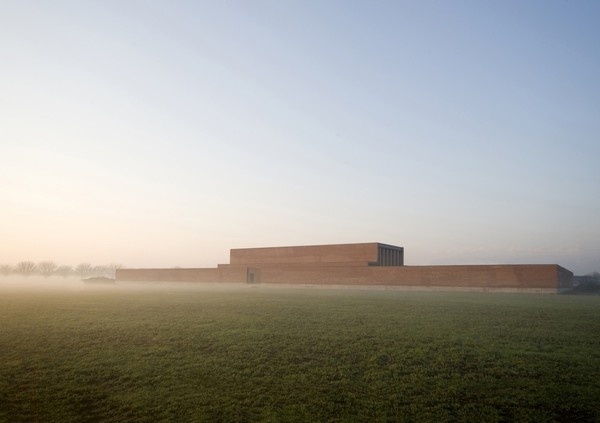 Crematory In Parma / Studio Zermani e Associati #italia #fog #crematory #architecture #minimal #parma
