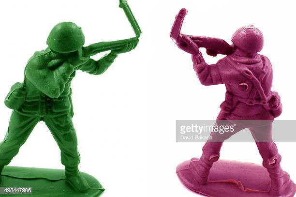 pink-and-green-army-men-with-broken-guns-picture-id498447906 (612×407)