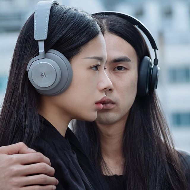 Vibrations from Japan's capital city: post-industrial subcultures, gothic, darkwave and nightlife energies. Experience one of many urban env #design #shotbykusk #music #sounds #tokyo #fashion #beoplayh7 #japan #style #beauty