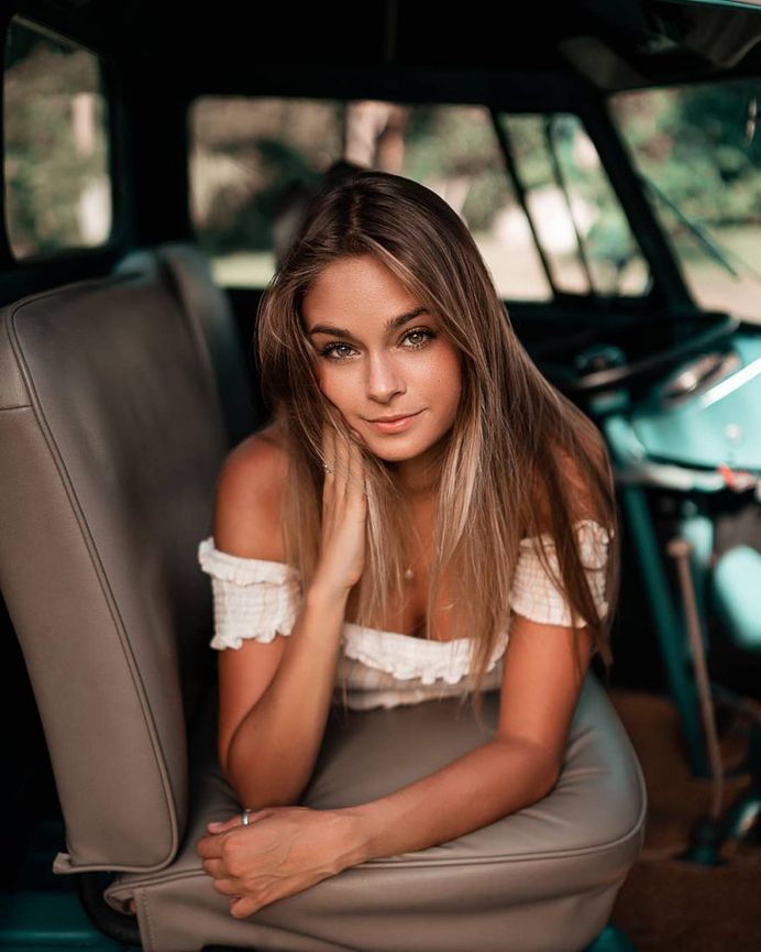 Beautiful Natural Light Female Portraits by Reed Walchle