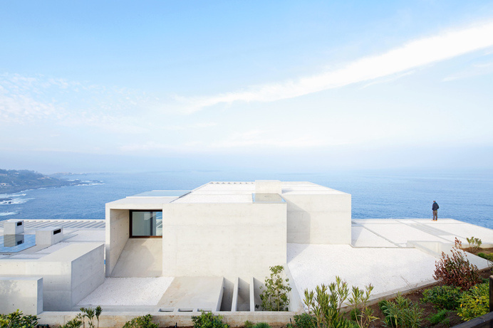 MO house by gonzalo mardones presents panoramic coastal views #home