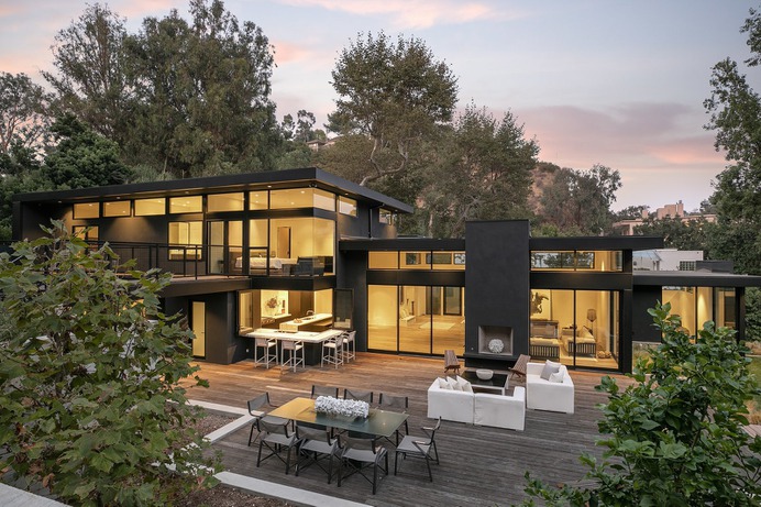 A Dynamic Modern Retreat in Southern California Asks $9.495M
