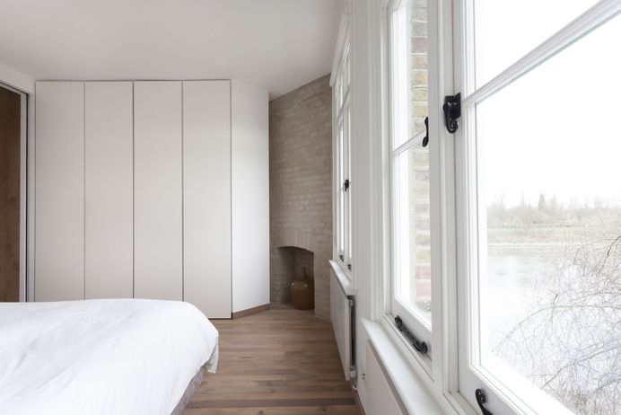 Mortlake Apartment by Giles Reid Architects