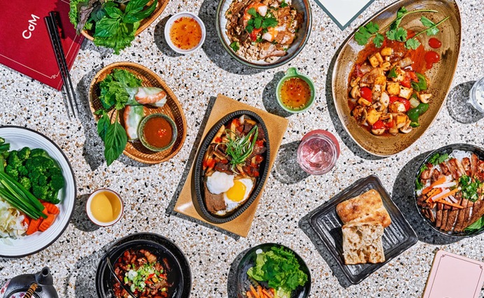 Co'm Vietnamese - Mindsparkle Mag Co'm Vietnamese, meaning rice, is a modern, family-owned and operated restaurant in Canada. #logo #packaging #identity #branding #design #color #photography #graphic #design #gallery #blog #project #mindsparkle #mag #beautiful #portfolio #designer