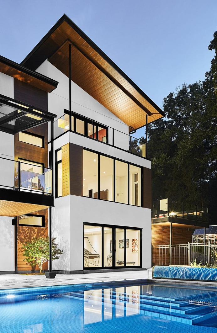 House on Grand River by Solares Architecture