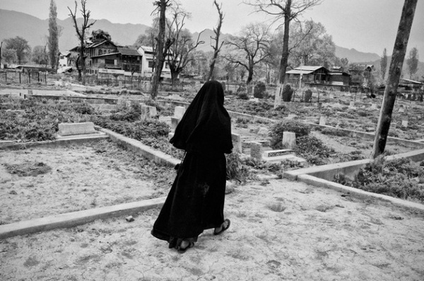 Mukul Bhatia #inspiration #white #black #photography #and