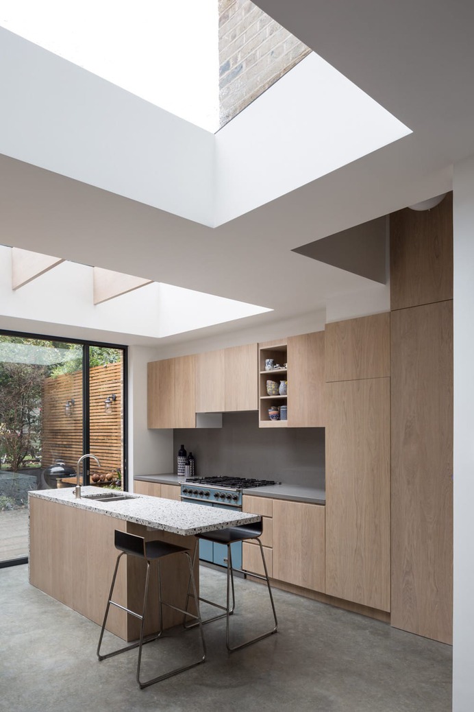 Family Townhouse by Anthro Architecture
