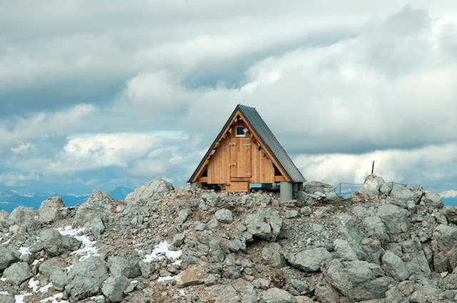 Amazing Mountain-Top Cabin by Giovanni Pesamosca #cabin