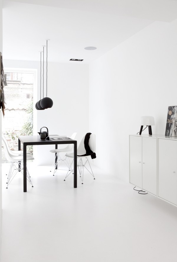 Norm Architects Zen House emmas designblogg #white #dining #black #clean #table #room