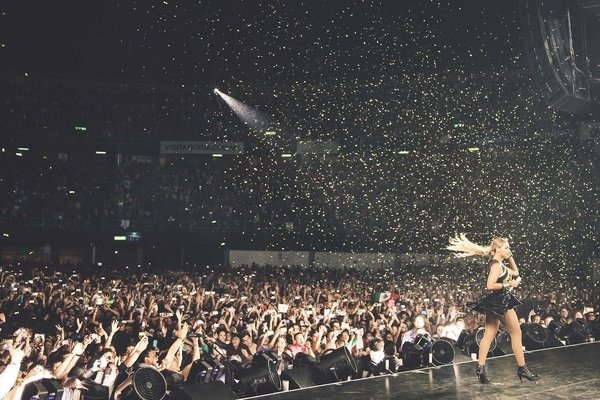 Mexico City, September 2013photo by Robin Harper #stage #crows #people #fans #music #concert