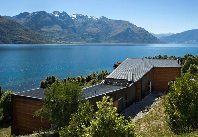Family Lake Home Nestled in Its Dramatic Mountainscape #house #modern #mountainscape #architecture #lake