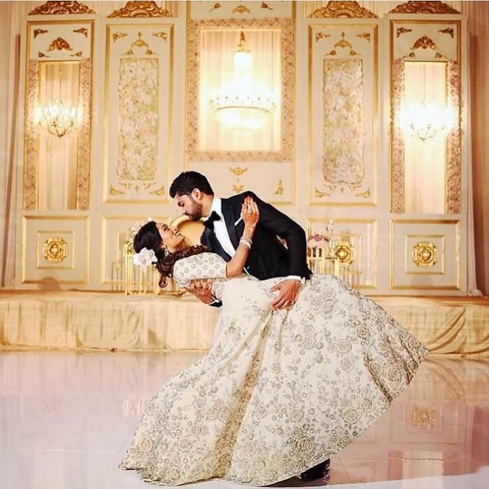 Rab Ne Bana Di Jodi" Pose