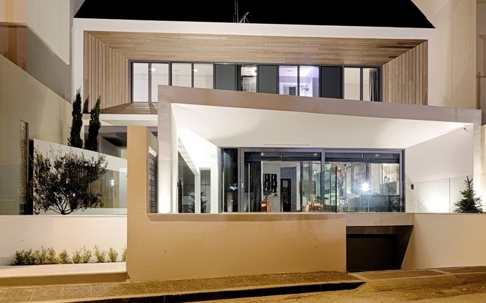 Surprising Mix of Rectangular Volumes: Casa Familiar in Athens #architecture