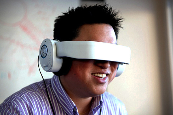 A new and exciting way to for you to immerse in your movies and games. Now you can really get into your games and movies! #industrial design