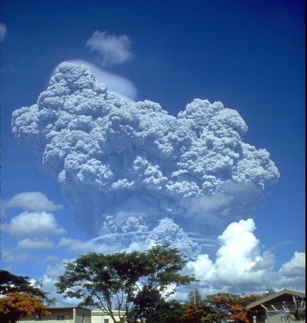 File:Pinatubo91eruption clark air base.jpg #pinatubo #1991