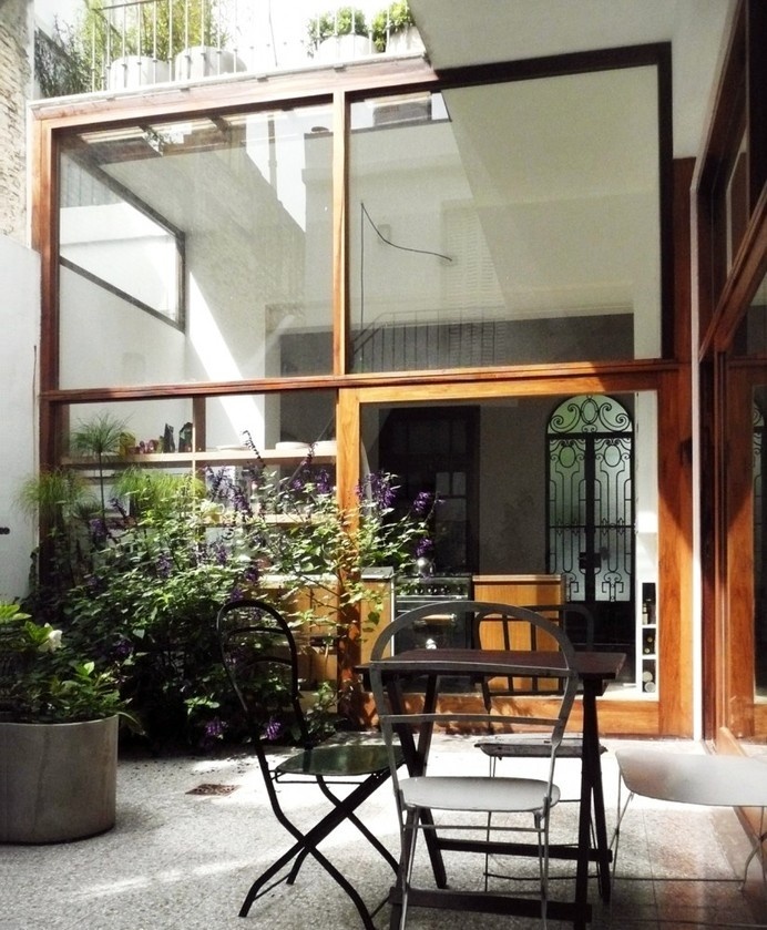 Casa Vlady: House Refurbishment / BVW Arquitectos #interior #table #plants #flowers