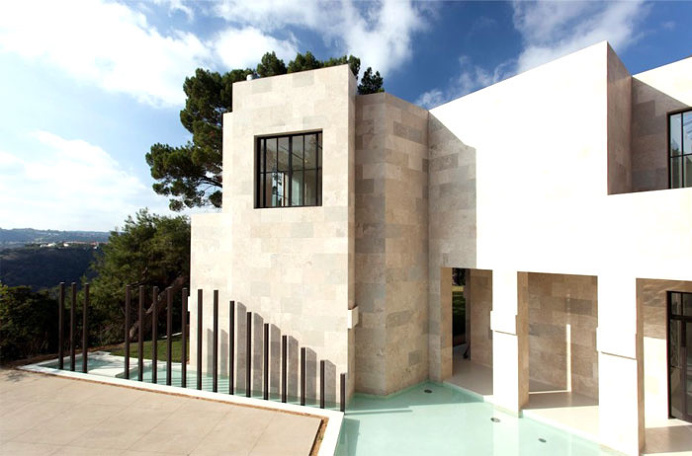 Californian House Encased in Beautiful Travertine Stone - #architecture, #house