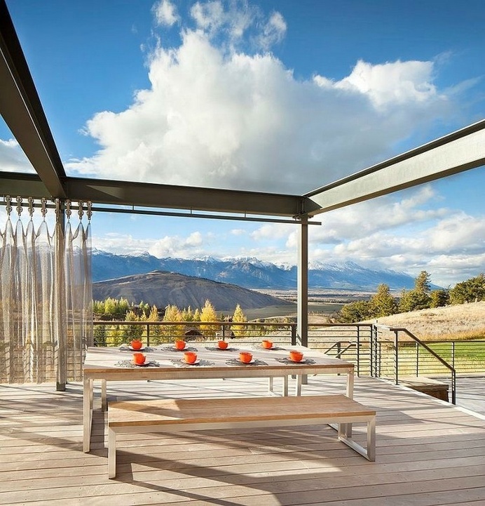 Tech House – A Wyoming Getaway Home for a Family of Five