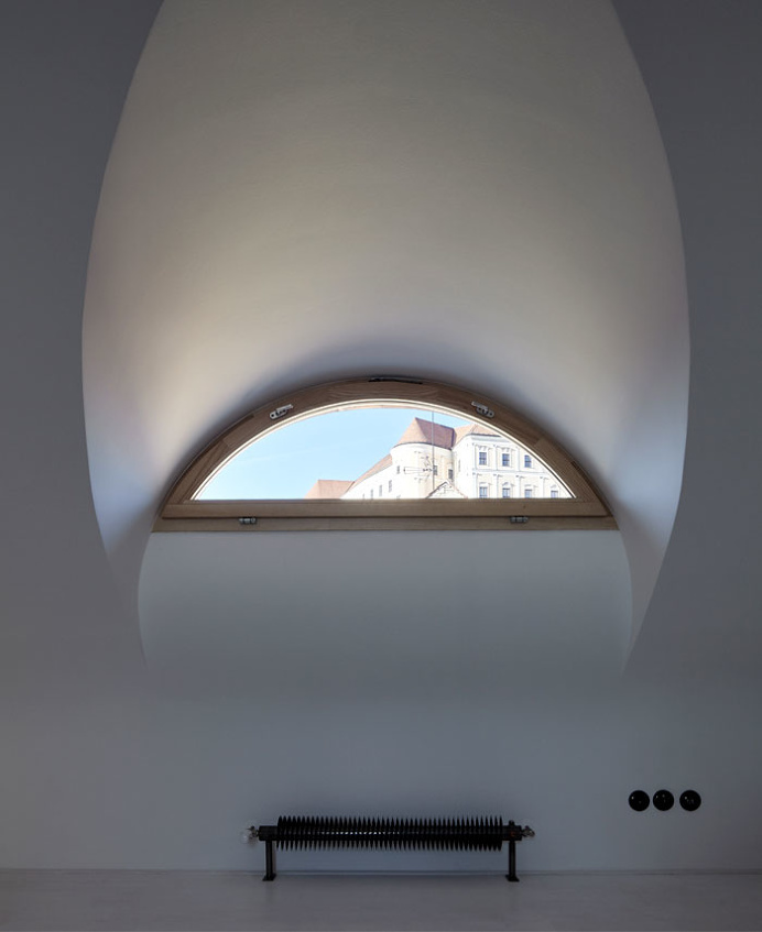 ORA Transform a 16th Century Residence into a Guesthouse - InteriorZine