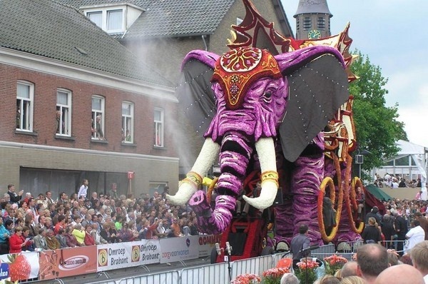 2007 Parade of flowers and elephant sculpture #sculpture #of #art #flowers #parade