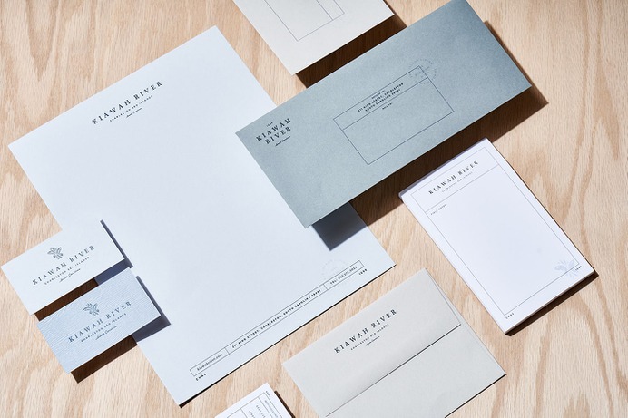 Kiawah River Branding - Mindsparkle Mag Clean and beautiful branding for Kiawah River by Stitch Design Co. #logo #packaging #identity #branding #design #color #photography #graphic #design #gallery #blog #project #mindsparkle #mag #beautiful #portfolio #designer