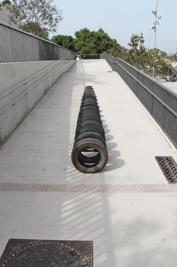 Visual street intervention in Barcelona #urban #visual #iago #geometry #installation #tire #black #mateu #serra #octavi #art #street #ooss
