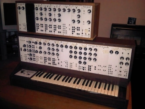 %21C%21EkeWw%21Wk%7E%24%28KGrHqIOKpQEy%2BjCyCRJBNBoU-UhSQ%7E%7E_12.JPG (JPEG Image, 500x375 pixels) #music #synthesizer #analog