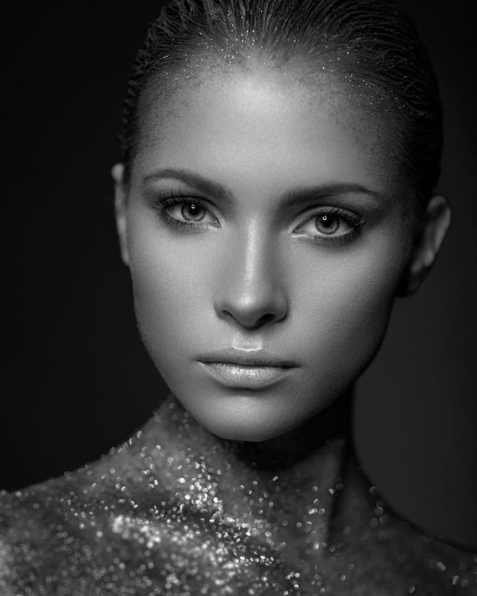 Glorious Female Portrait Photography by Mindaugas Navickas