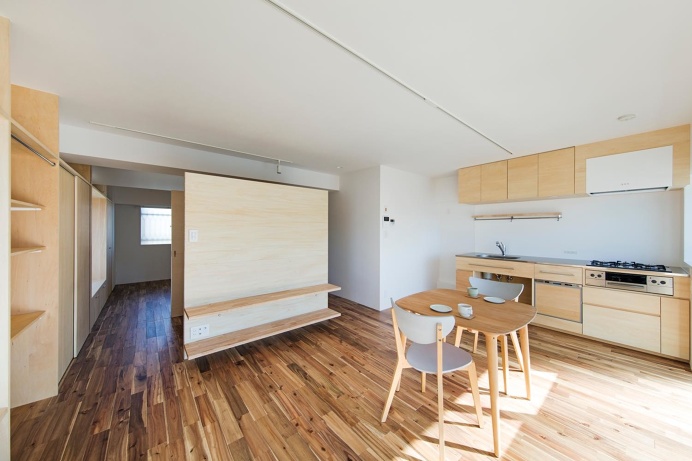 House in Sotobori by Camp Design inc
