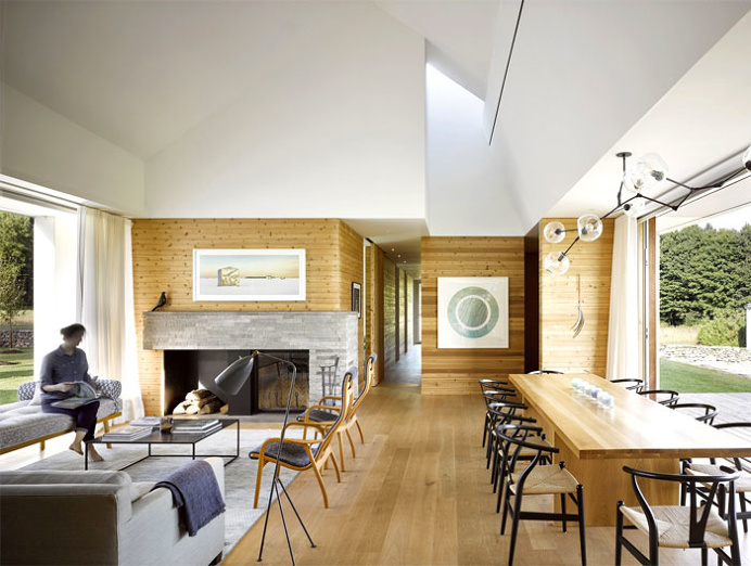 Contemporary Read on Traditional Barn House - InteriorZine