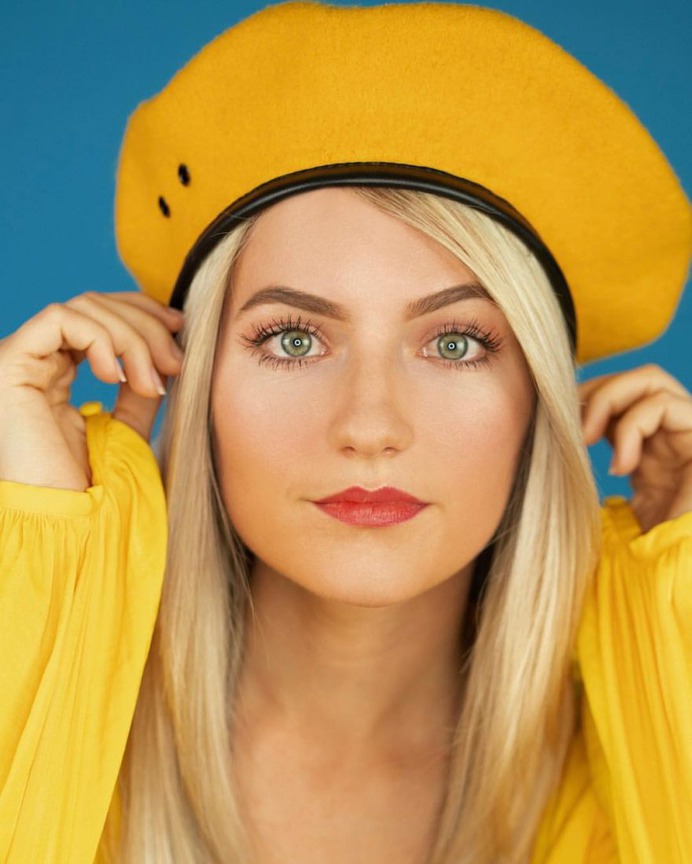 Colorful and Vibrant Lifestyle Portraits by Sandy Windham