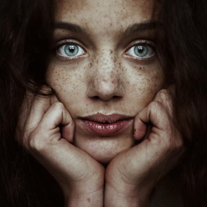 Incredible Natural-Light Female Portraits by Alessio Albi