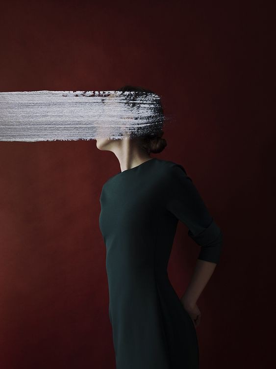 Spanish fine art photographer Andrea Torres Balaguer deconstructs the meaning of portrait photography with her faceless series 'The Unknown' and 'Moon'. "I think photographs should be provocative and not tell you what you already know. It takes no great powers or magic to reproduce somebody's face in a photograph," Duane Michals once said. When you look at Balaguer's photos, you can't help but think of Michals' influence. Balguer has spoken about her fascination with Michals' work, frequently ci