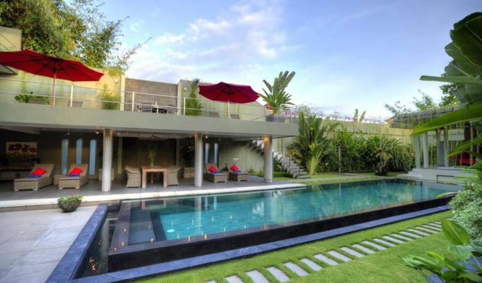 A outstanding new 4 bedroom rental villa, tucked away In the lush greenery of Canggu village, and yet very close to the shops, restaurants and the beaches of bustling Bali. Book now with Villa Getaways.