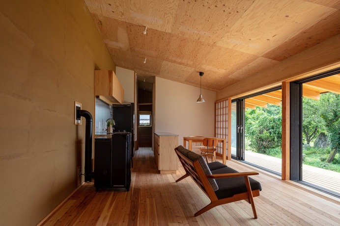 Akeno Raised Floor by Fuminori Nousaku Architects