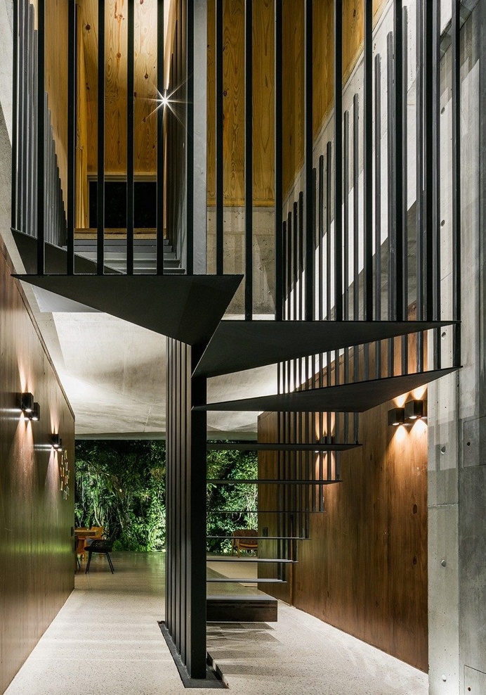 Itamambuca Beach House Surrounded by a Dense and Rich Rainforest Vegetation 10