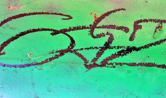 black.on.green.hydrant.01 23.december.2011 #calligraphy #photography #kanji #street