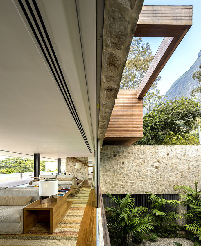 AL House Breathtaking View and Sandstone Walls local stone cumaru wood #interior #design #decor #home #photography #architecture