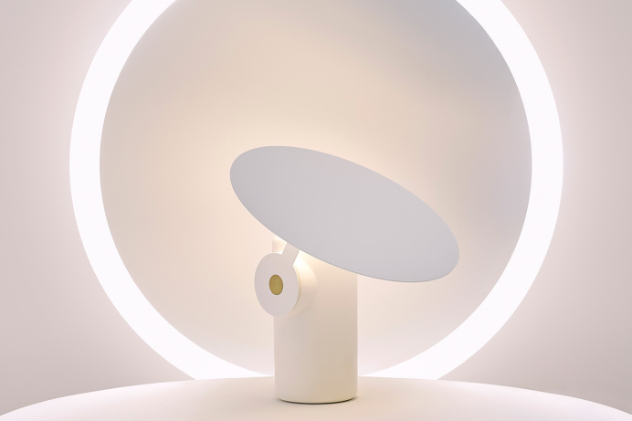 Polar desk lamp white rossgradam australia design luxury deluxe light design inspiration designblog www.mindsparklemag.com shop online minds