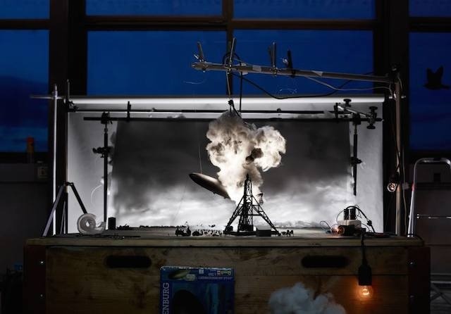 Iconic Historical Photos Recreated in Miniatures – Fubiz™ #historical #photography #miniature