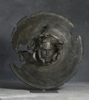 Meduse #sculpture #medusa #design #shield #art #myth