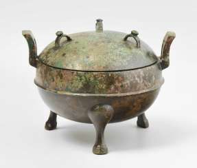 Ritual vessel of the type thing, or Dui