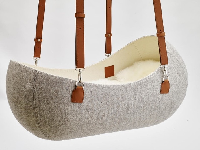 O – bjekt design studio created the "Little Nest" – the felt cradle